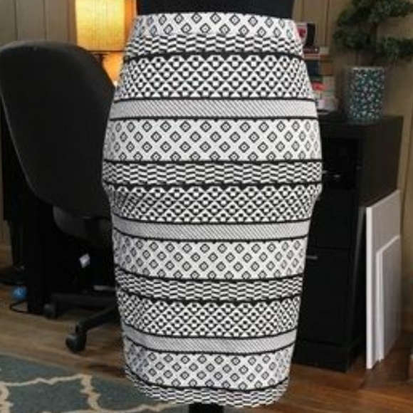 Metaphor Dresses & Skirts - NWOT Geoprint skirt